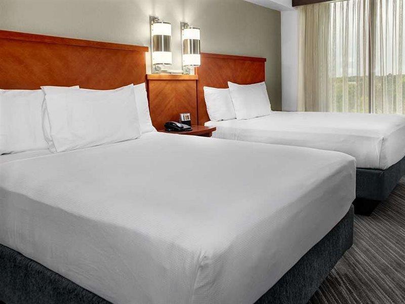 Hyatt Place Louisville-East Екстериор снимка