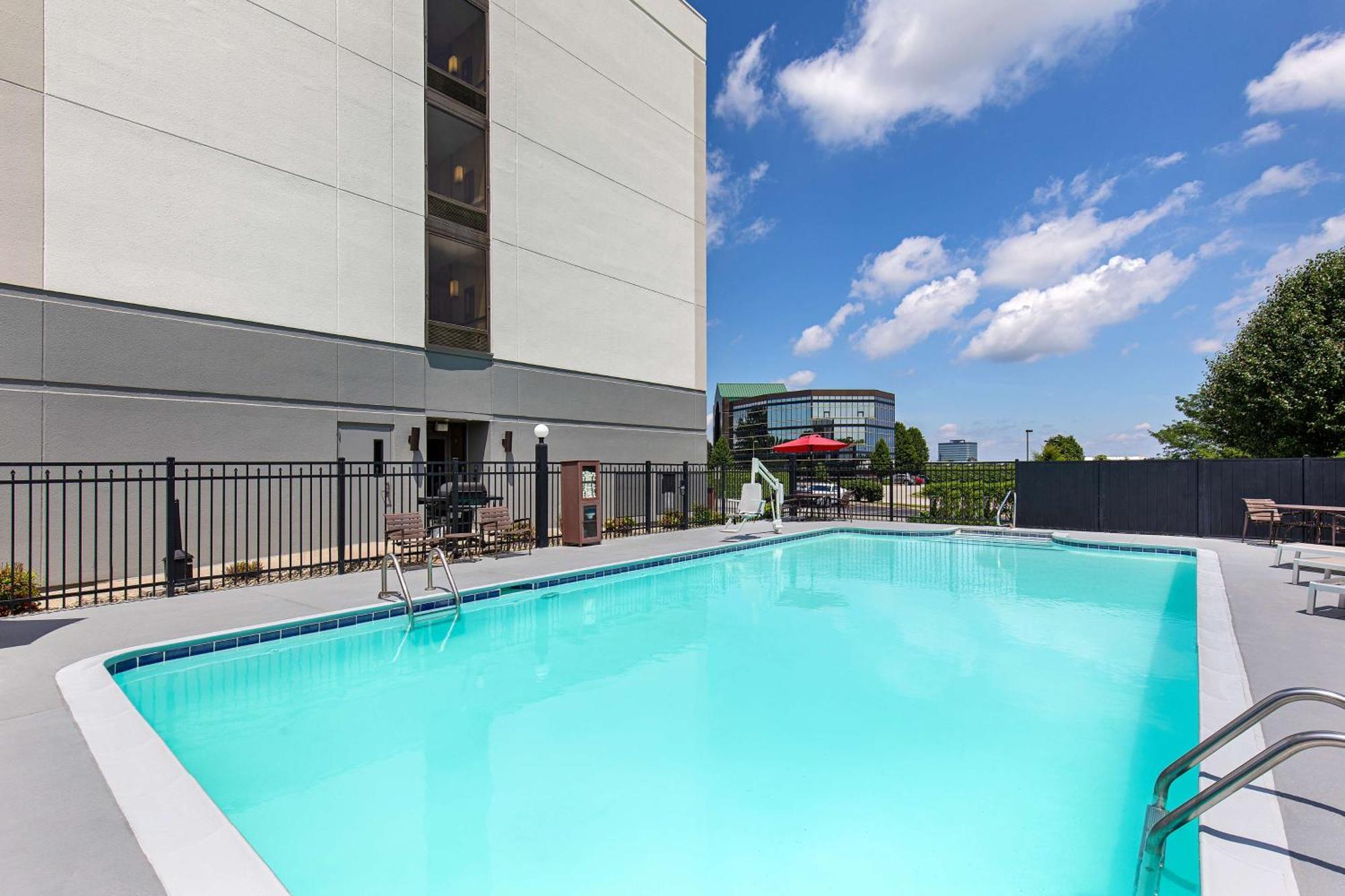 Hyatt Place Louisville-East Екстериор снимка