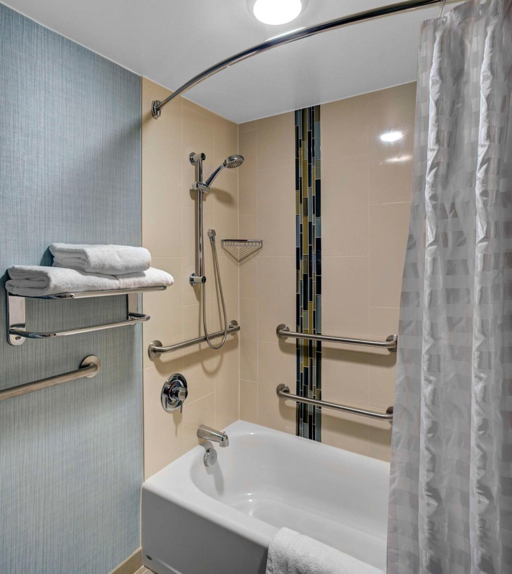 Hyatt Place Louisville-East Екстериор снимка