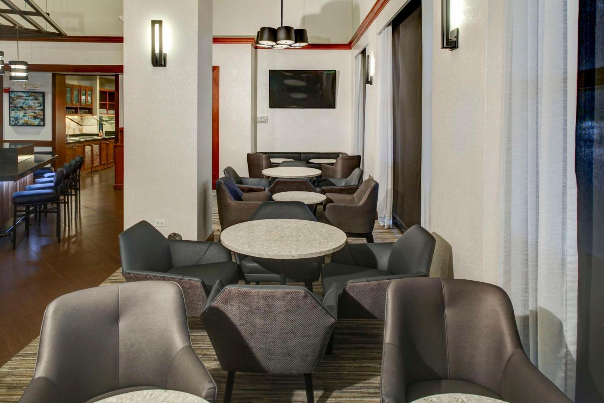 Hyatt Place Louisville-East Екстериор снимка