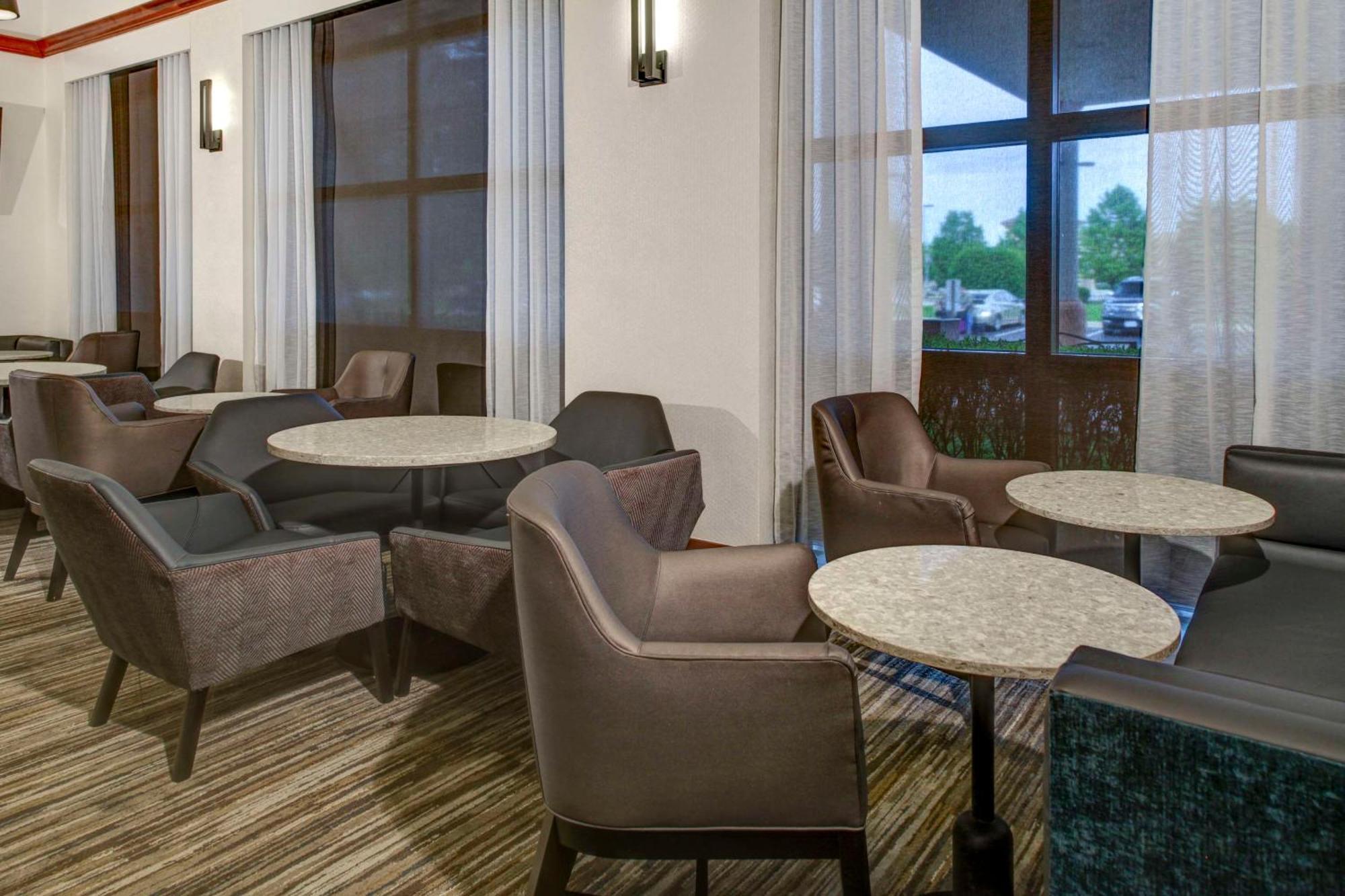 Hyatt Place Louisville-East Екстериор снимка