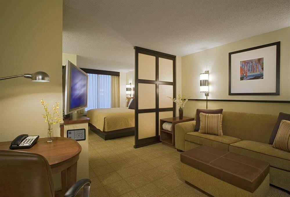 Hyatt Place Louisville-East Екстериор снимка
