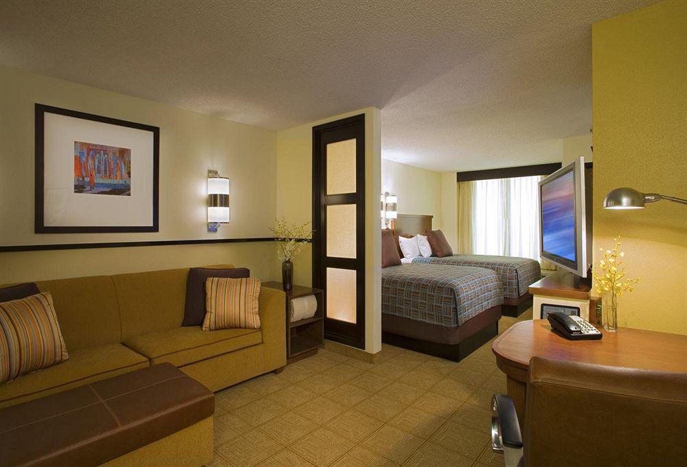 Hyatt Place Louisville-East Стая снимка